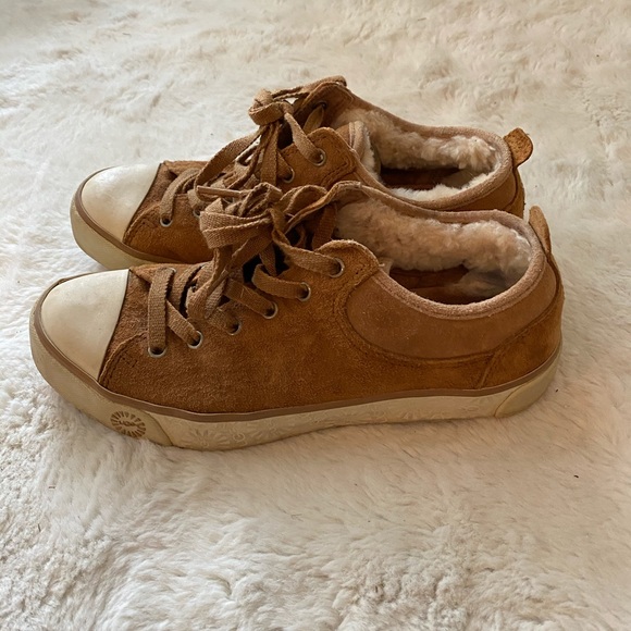 Uggs - Picture 1 of 4